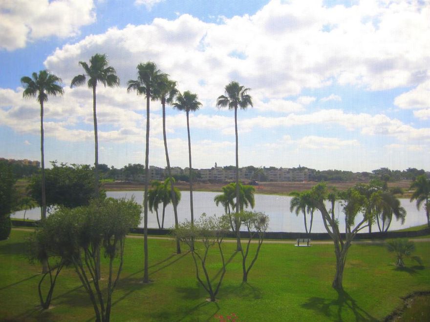 **PANORAMIC LAKE VIEWS** 2BD/2BTH + FLORIDA RM.  1 SMALL PET ALLOWED,RENT RIGHT AWAY. STEPS TO POOL,
SPLIT FLOOR PLAN, ELEVATOR,WASHER/DRYER,DISHWASHER, ON SUITE MASTER BTH w/STEP IN SHOWER,2 WALK IN CLOSETS. OFFERED FURNISHED, TURN-KEY. ASSIGNED PARKING SPACE.  TILED FLOORING THRU OUT, CARPET BDRMS.>> PRIDE OF OWNERSHIP >> METICULOUSLY CLEAN, MOVE IN READY!!
WELCOME TO HUNTINGTON LAKES, Active 55+ Community. WONDERFUL FUN*FOR*ALL AMENITIES,INDOOR/OUTDR POOLS,TENNIS,PICKLEBALL,PERFORMING ARTS THEATER,SHOWS,CLUBS,BILLIARDS,STEAM,SAUNA,WHIRLPOOL,LIBRARY,COURTESY BUS TO LOCAL SHOPPING + DINING. CONVENIENT LOCATION, 7 MILES TO OCEAN-BEACH!!