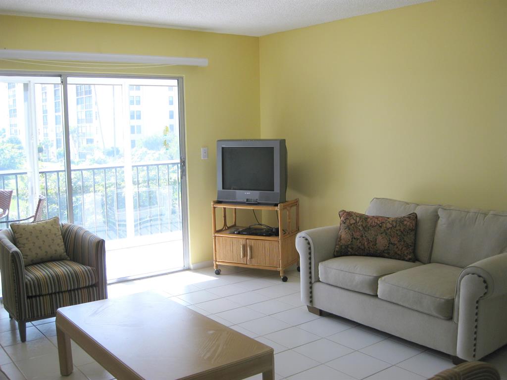 HUNTINGTON LAKES SECT 2 - Residential