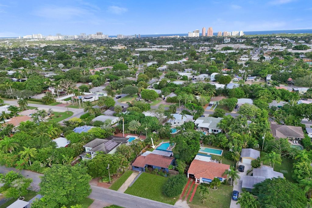 Photo of 1728 NE 17th Terrace, Fort Lauderdale, FL 33305 (MLS # B26003274)