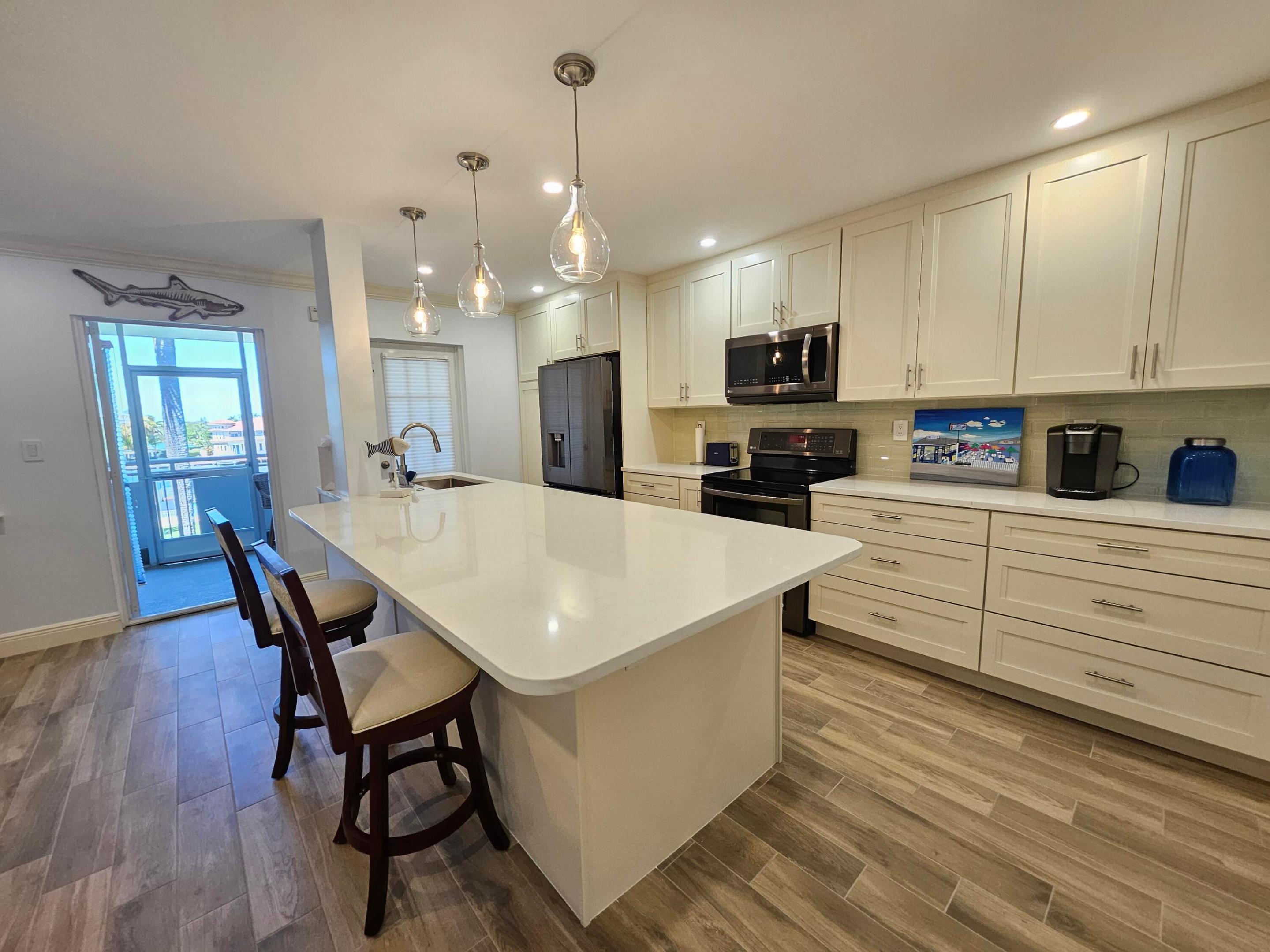 1198 Hillsboro Mile 324