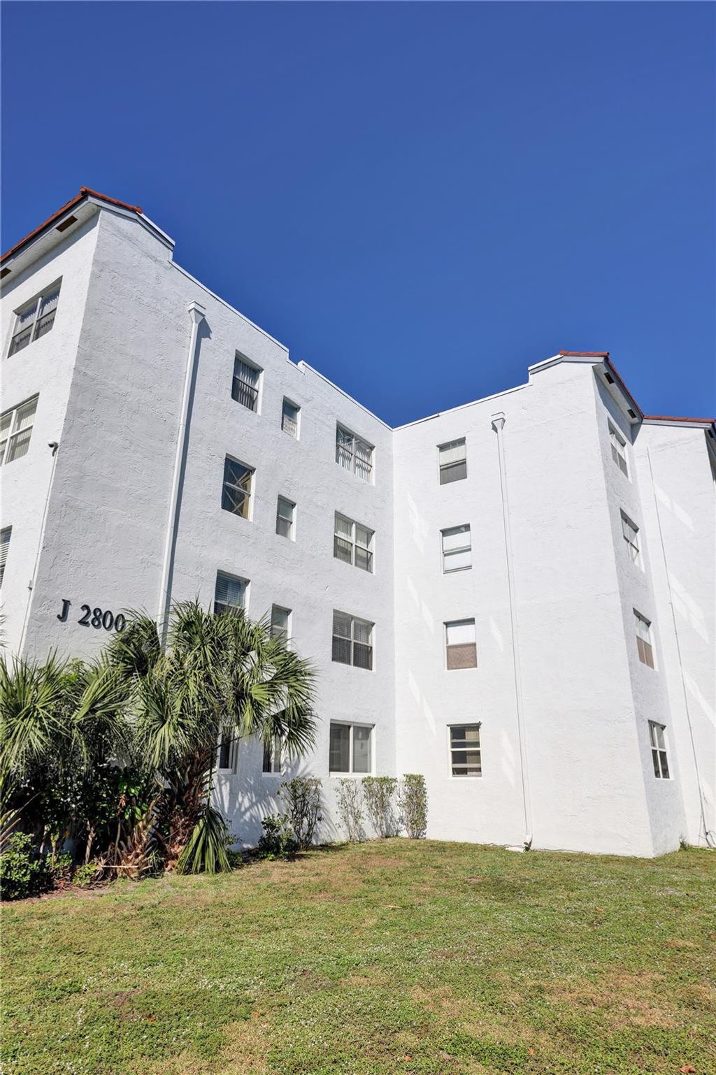 Photo of 2800 Somerset Drive #418j, Lauderdale Lakes, FL 33311 (MLS # B26046980)
