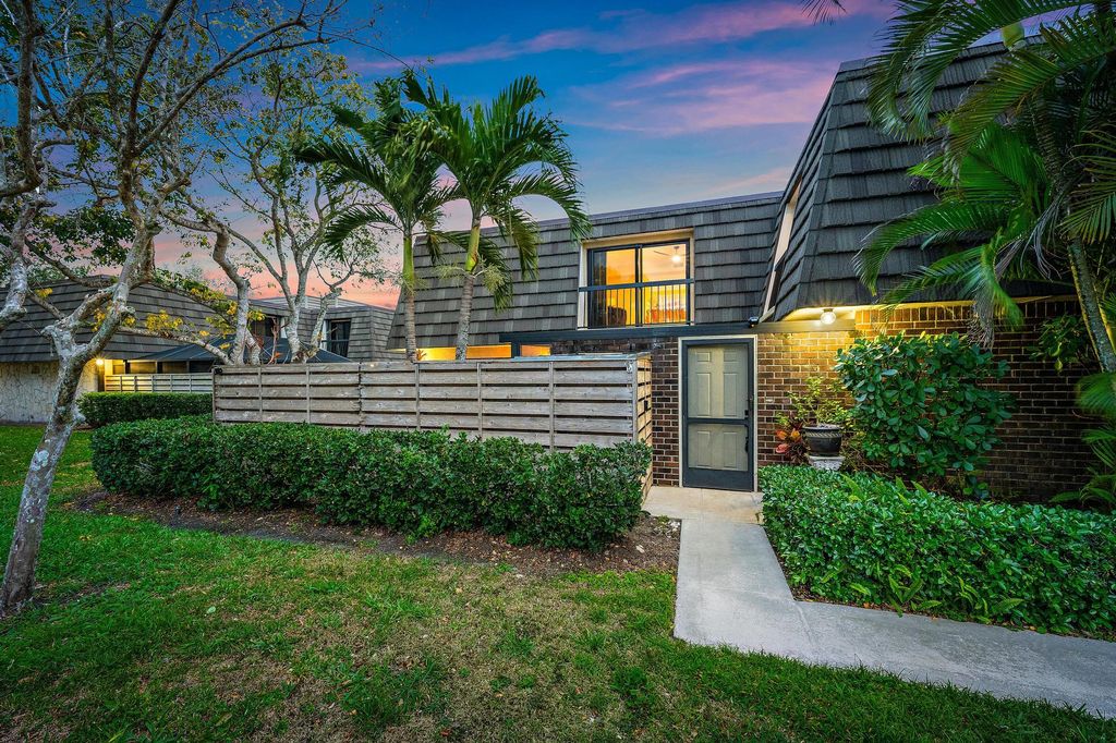 Photo of 502 5th Terrace, Palm Beach Gardens, FL 33418 (MLS # B26003674)