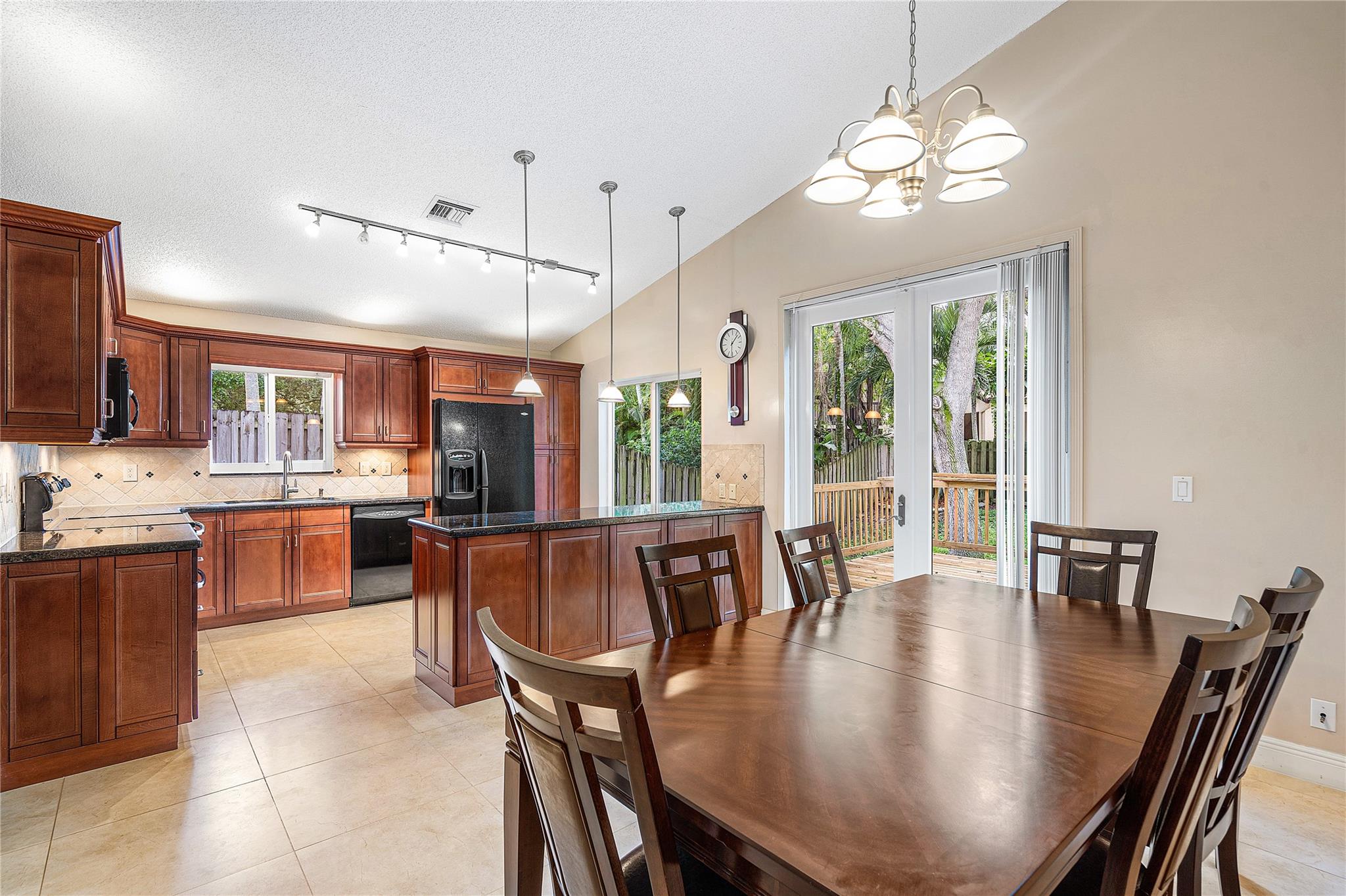 1443 Banyan Cir