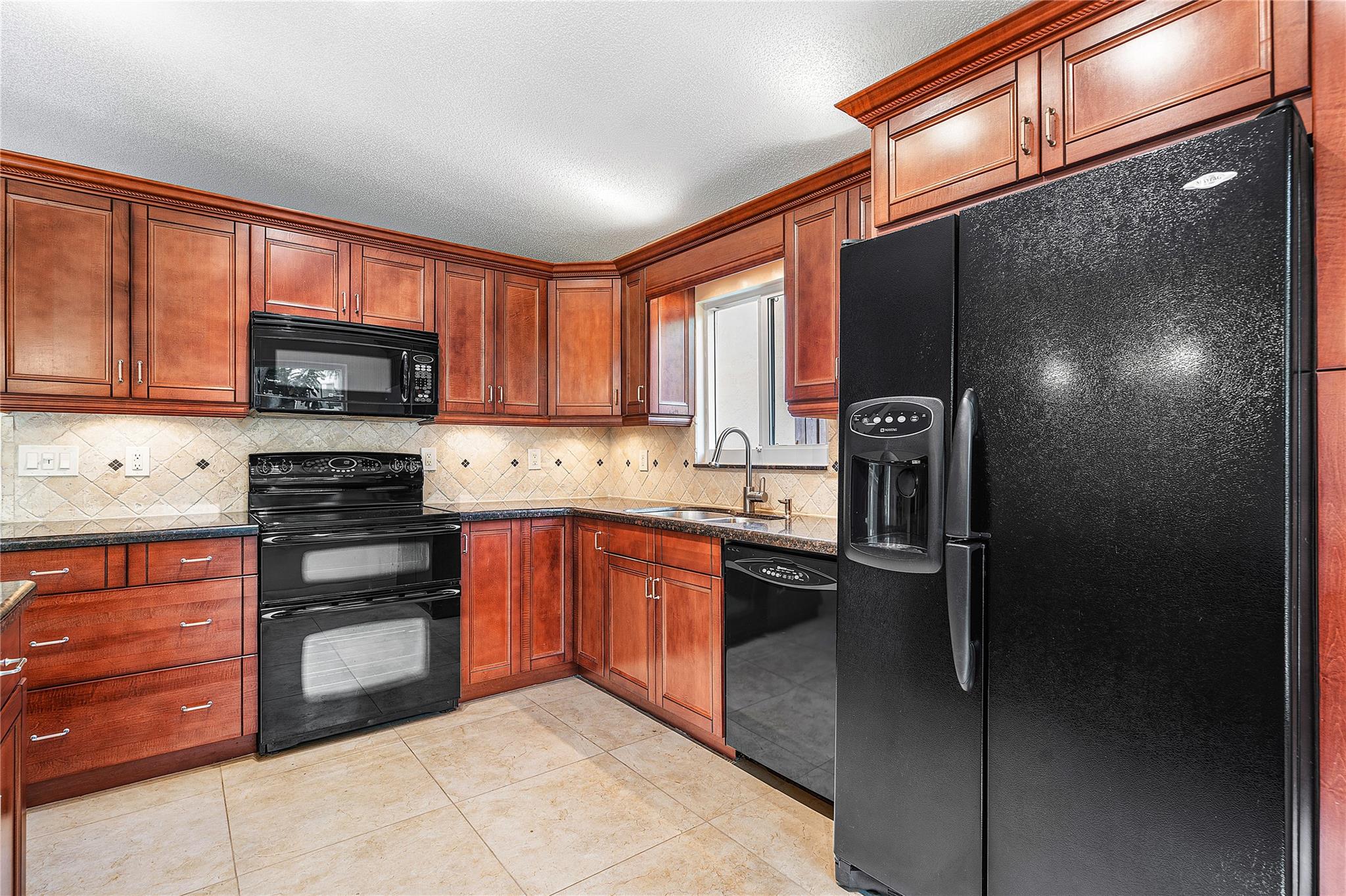 1443 Banyan Cir