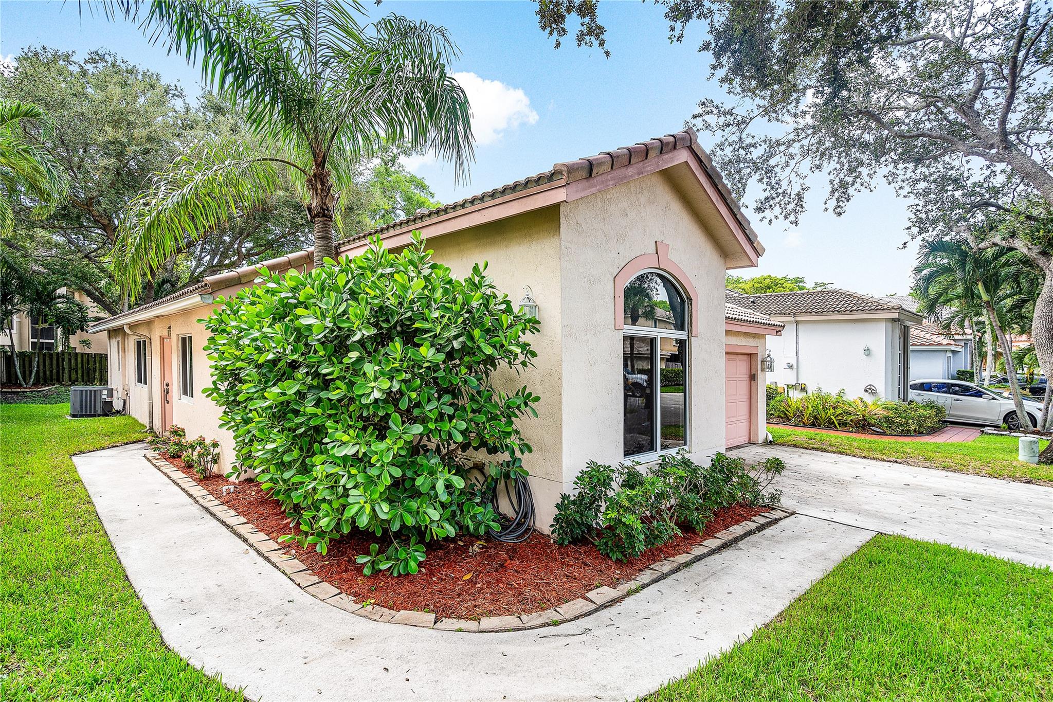1443 Banyan Cir
