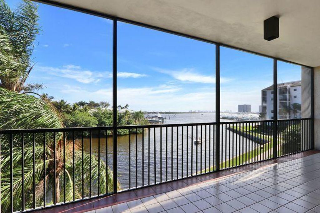 Photo of 11370 Twelve Oaks 311 Way #311, North Palm Beach, FL 33408 (MLS # R10703958)