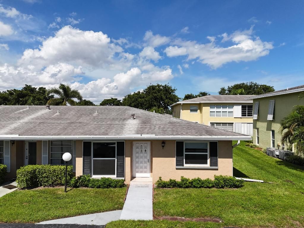 Photo of 2521 Red Hibiscus Blvd #32-D, Delray Beach, FL 33445 (MLS # R11141322)