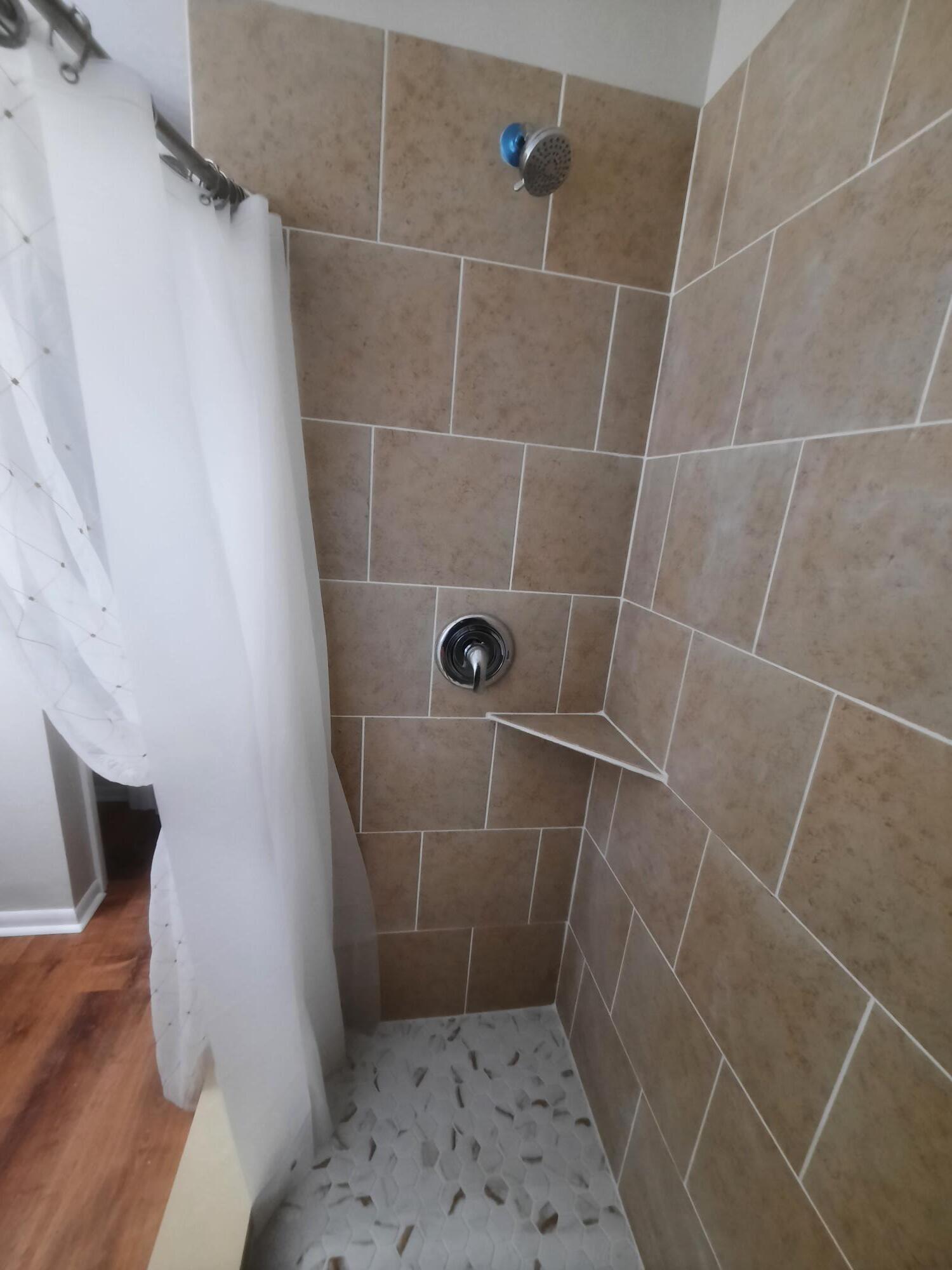 ISLAND HOUSE - Residential Lease