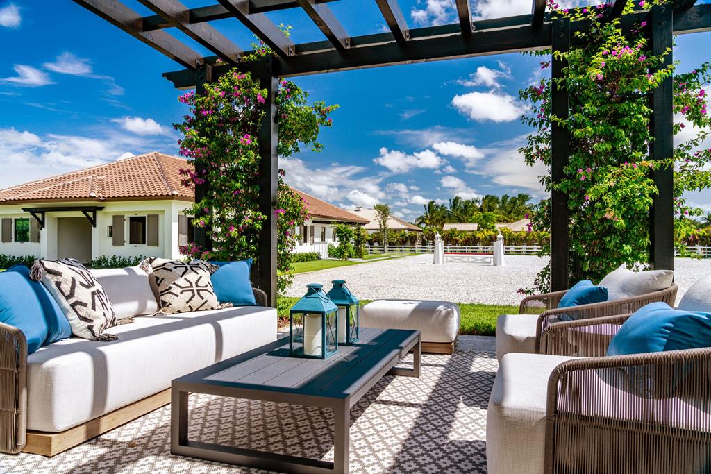 SADDLE TRAIL PARK OF WELL - Residential