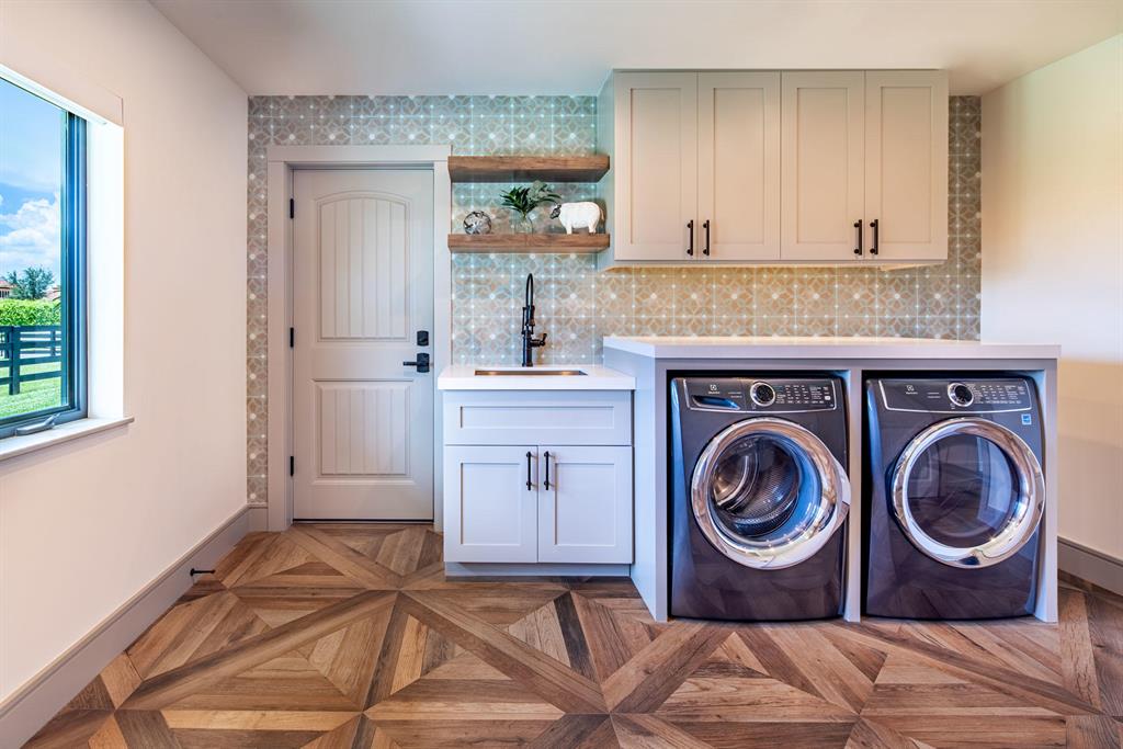 SADDLE TRAIL PARK OF WELL - Residential