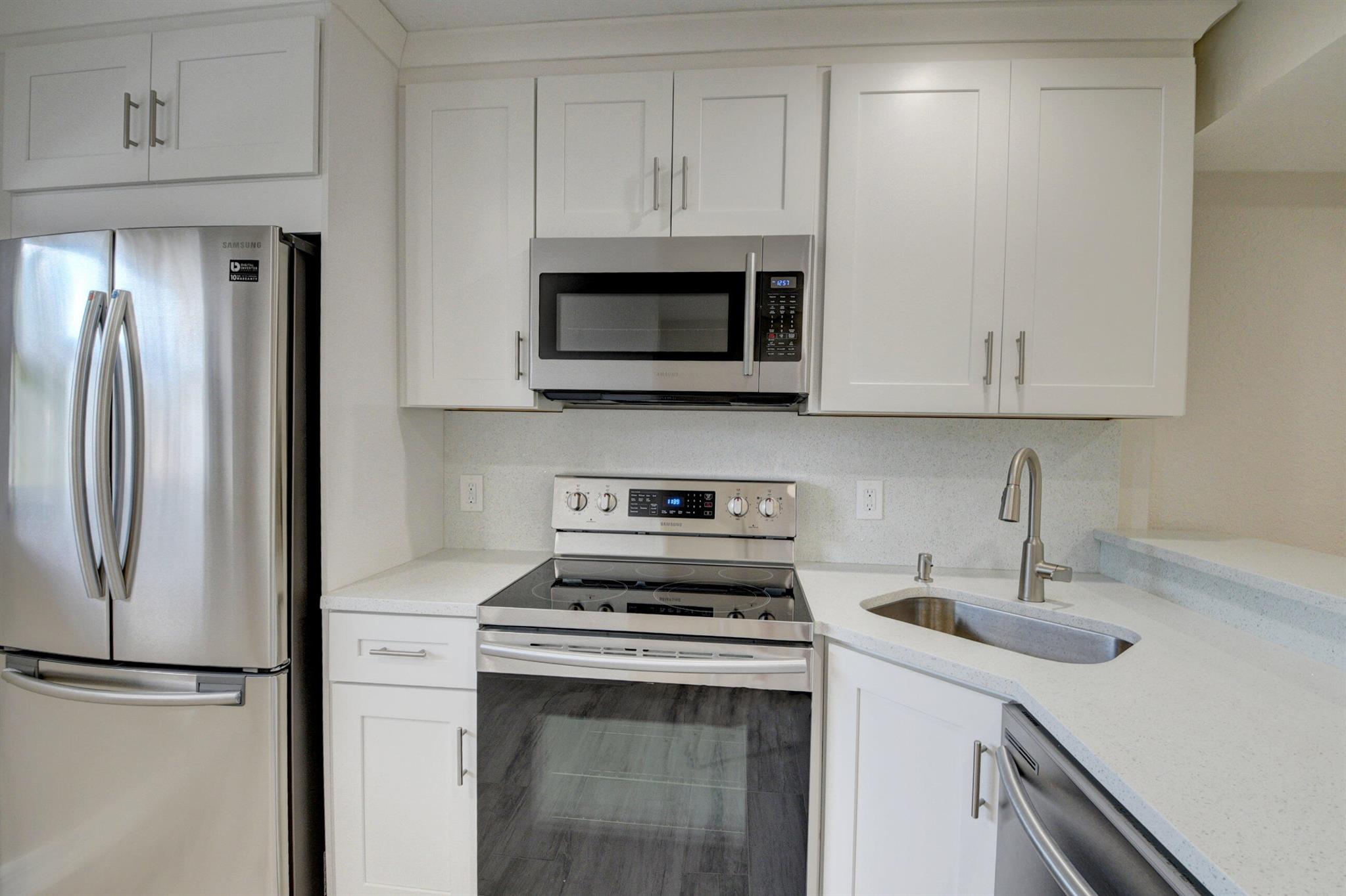 BOCA RATON SQUARE GATEWAY - Commercial Sale