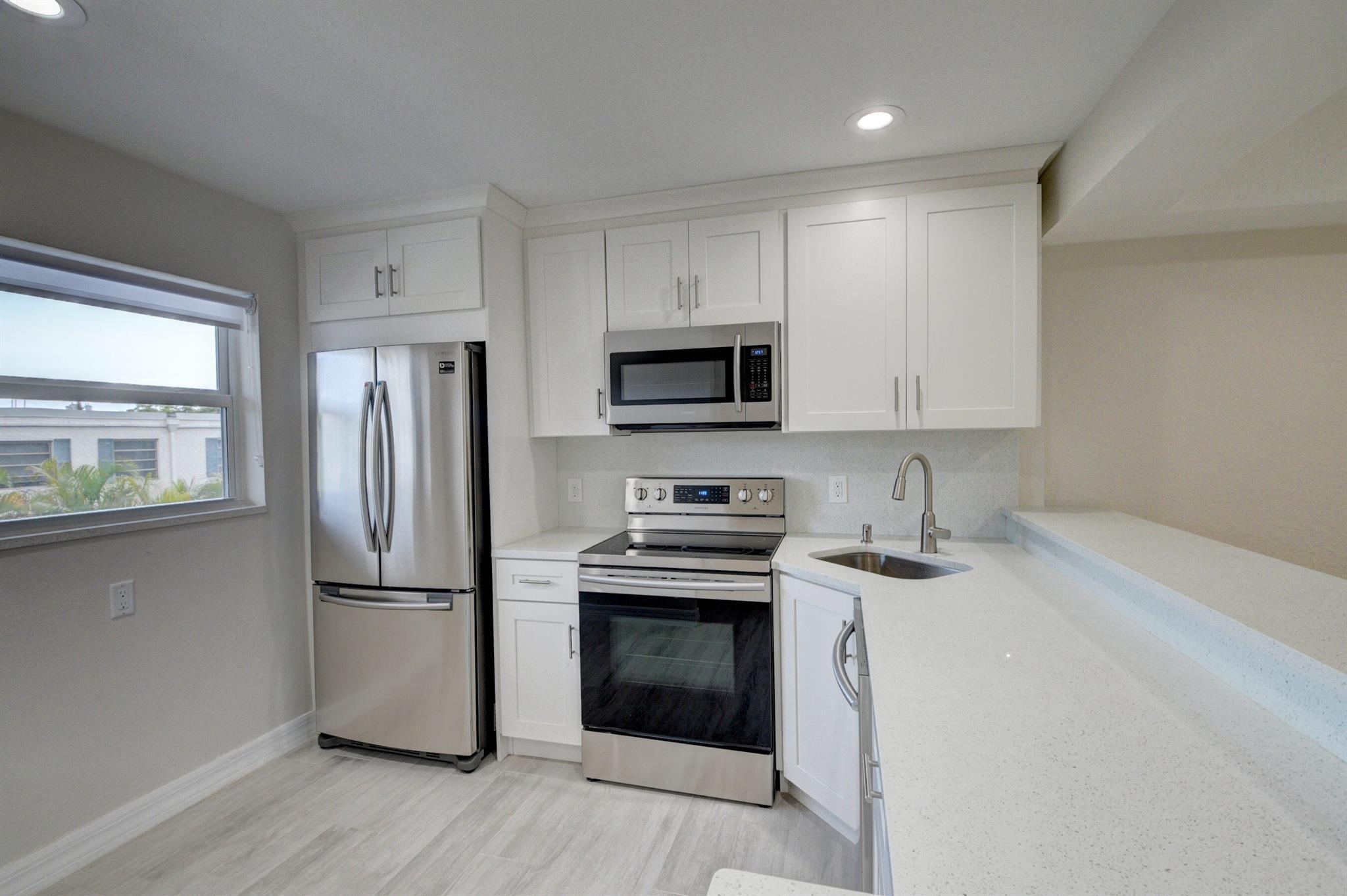 BOCA RATON SQUARE GATEWAY - Commercial Sale