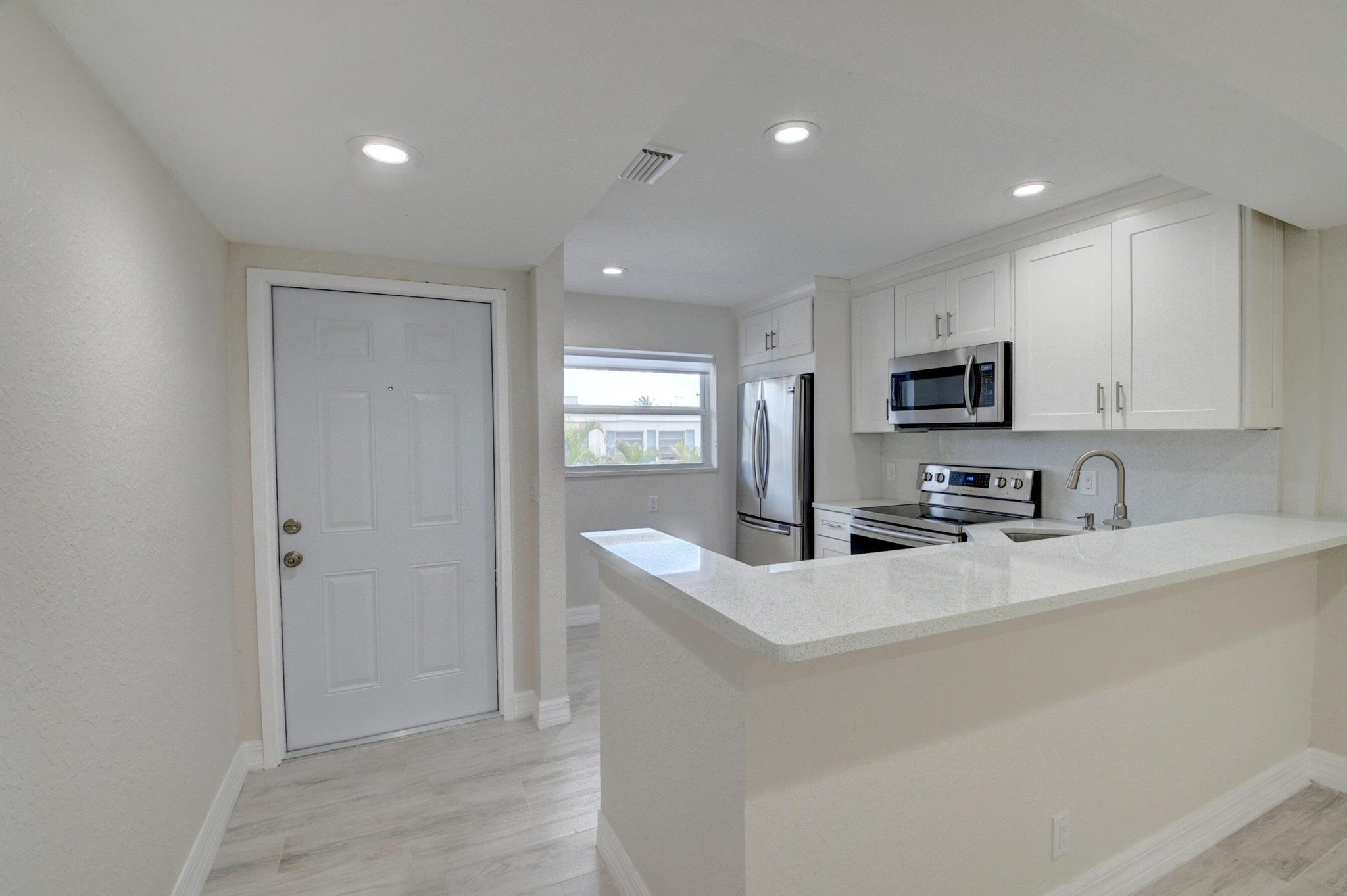 BOCA RATON SQUARE GATEWAY - Commercial Sale