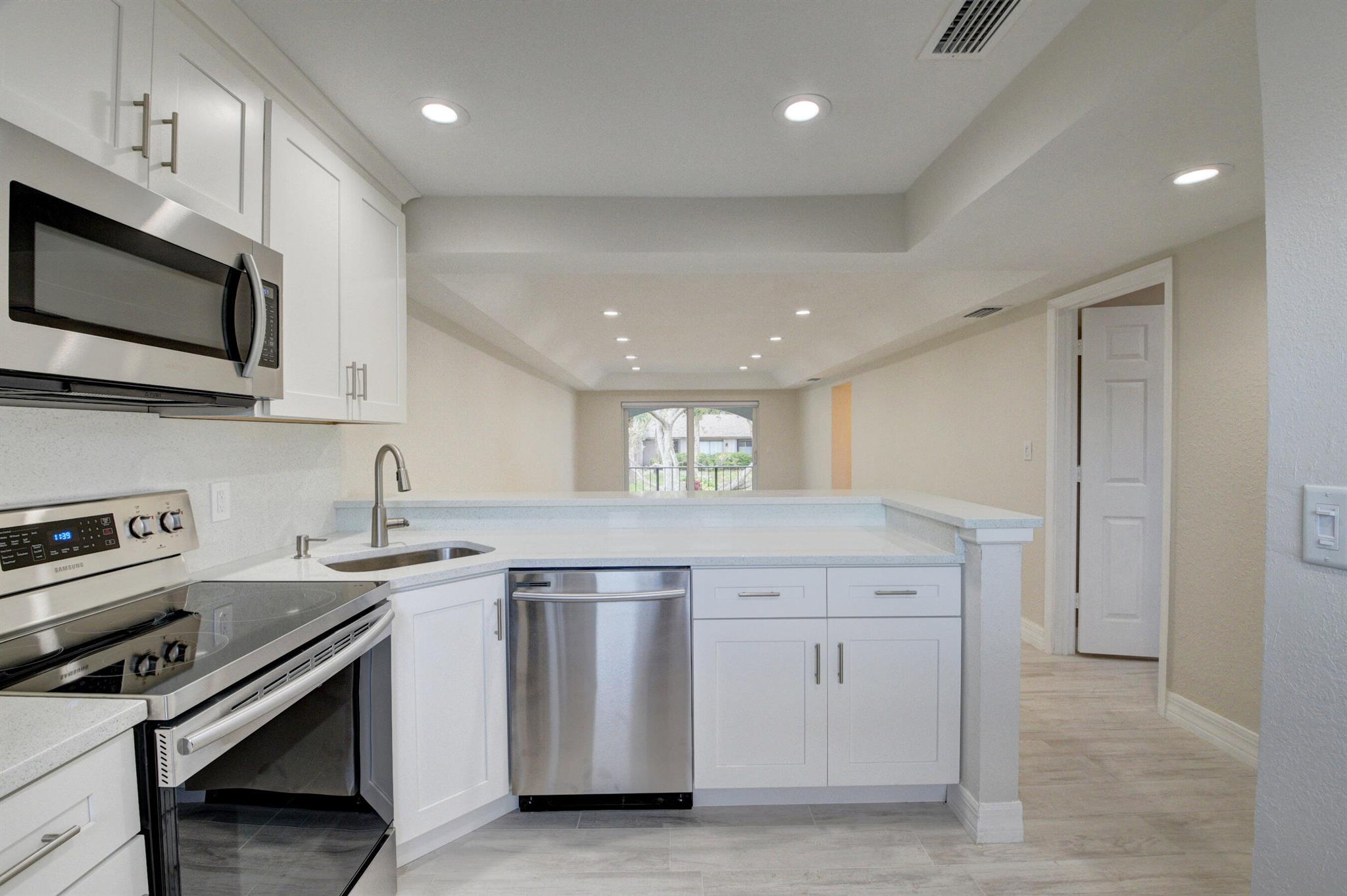 BOCA RATON SQUARE GATEWAY - Commercial Sale