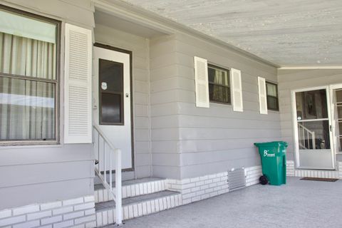 A home in Barefoot Bay