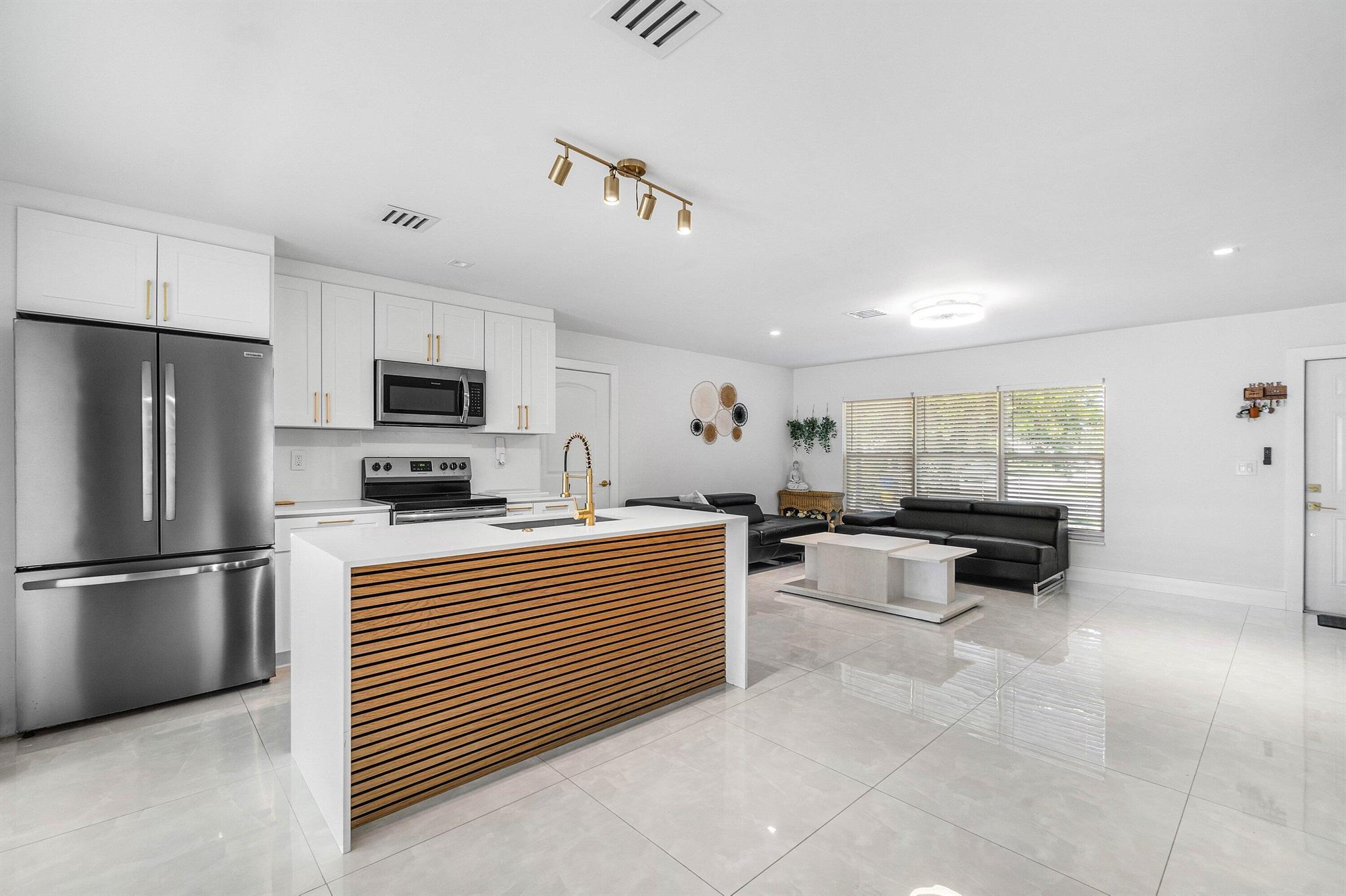 403 S 13th Court