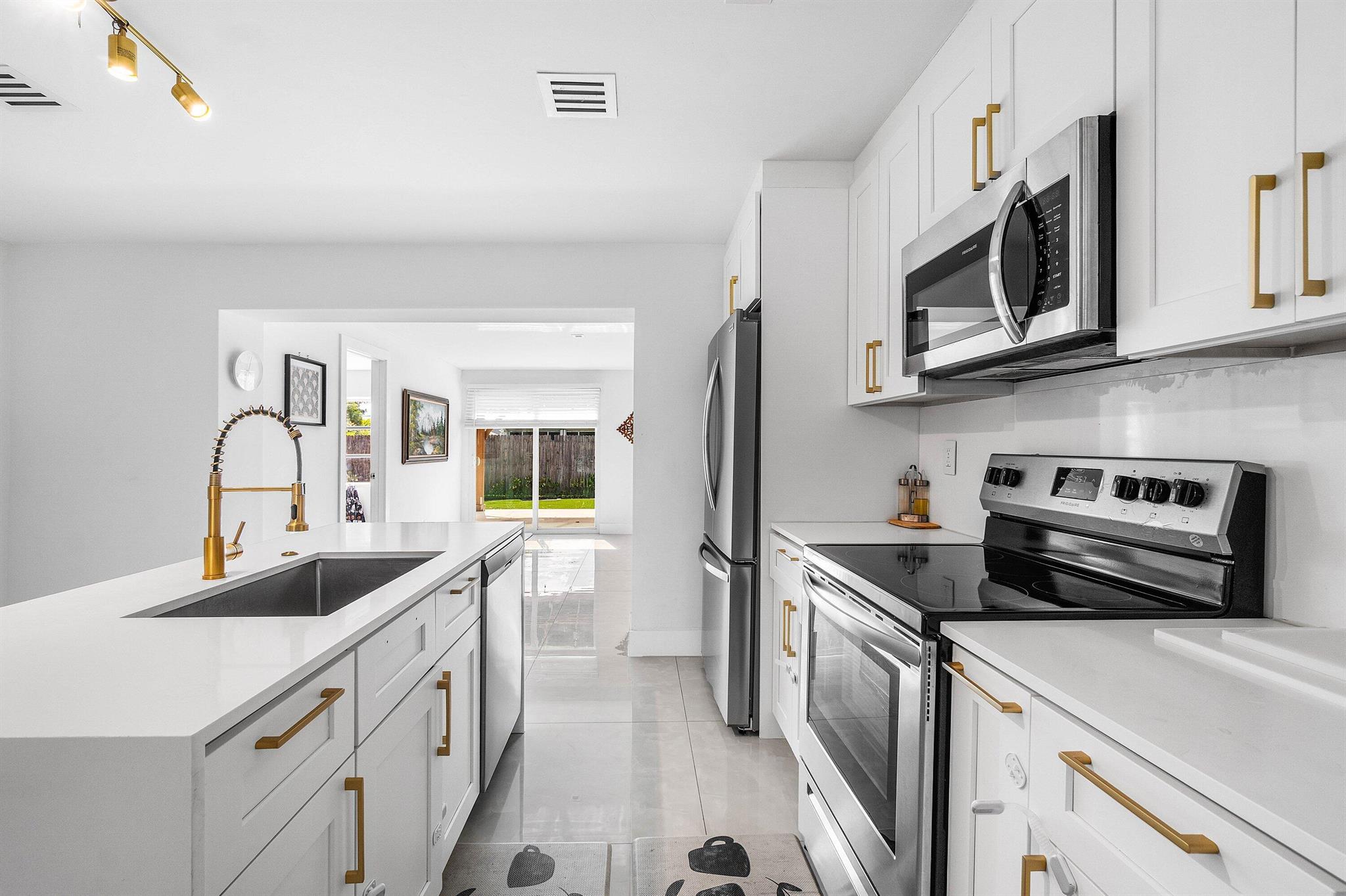 403 S 13th Court