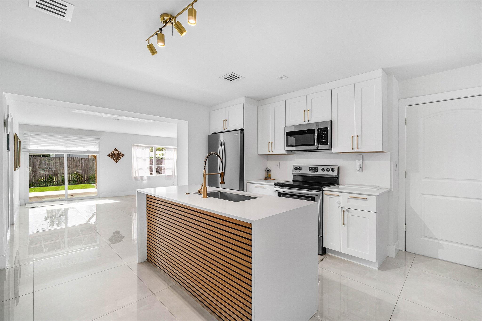 403 S 13th Court