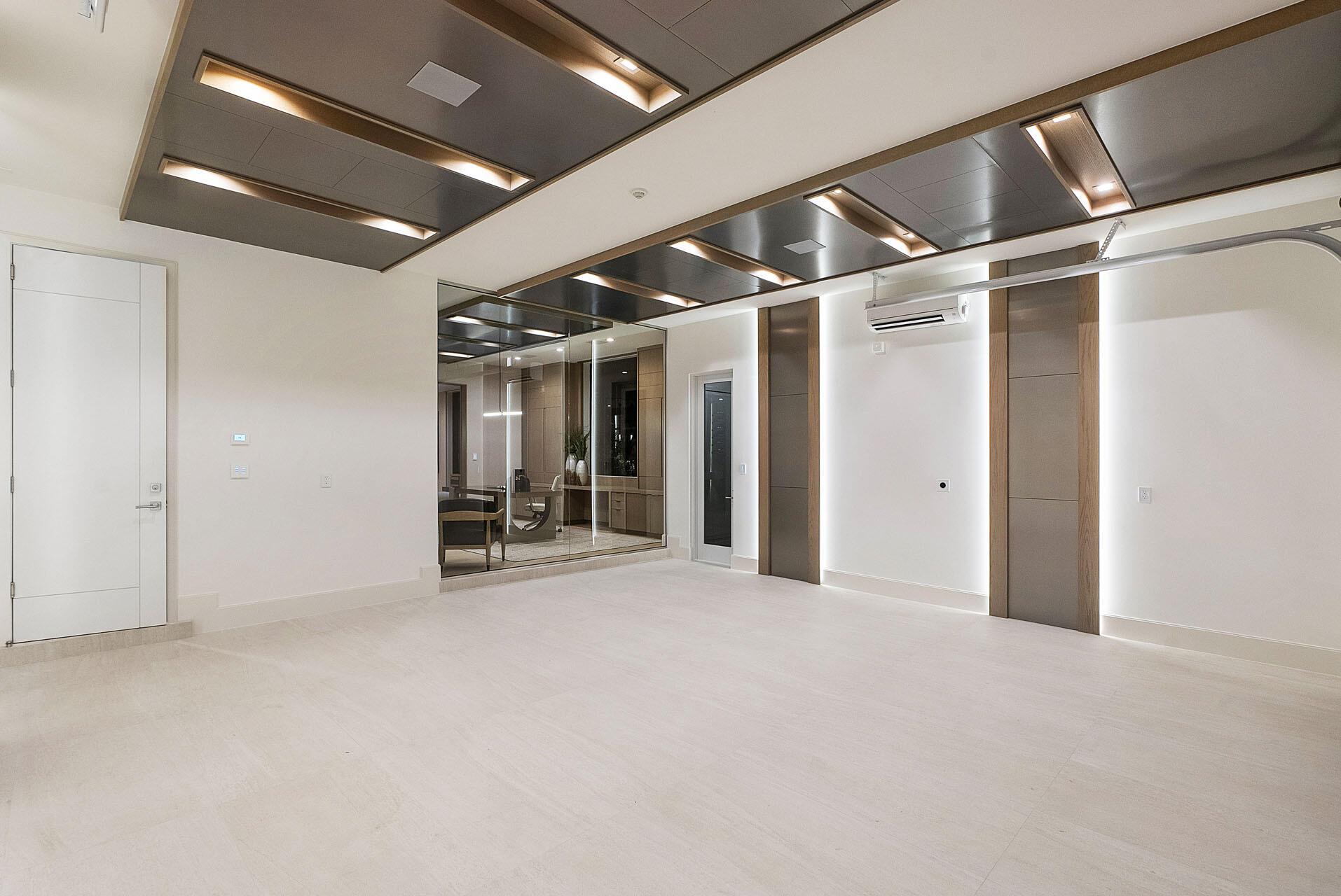 ROYAL PALM YACHT & COUNTR - Residential