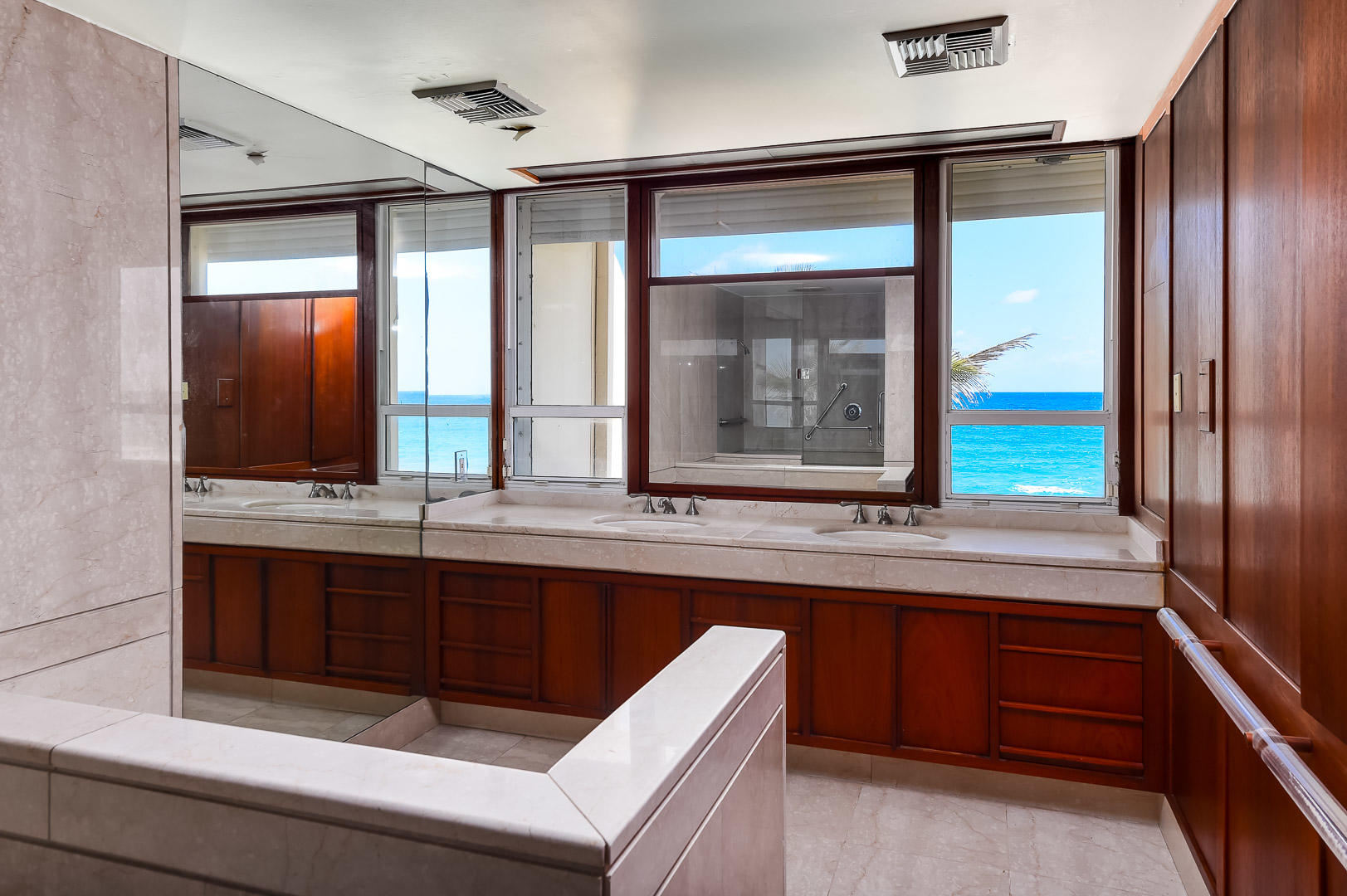 RESIDENCES AT SLOANS CURVE - Residential