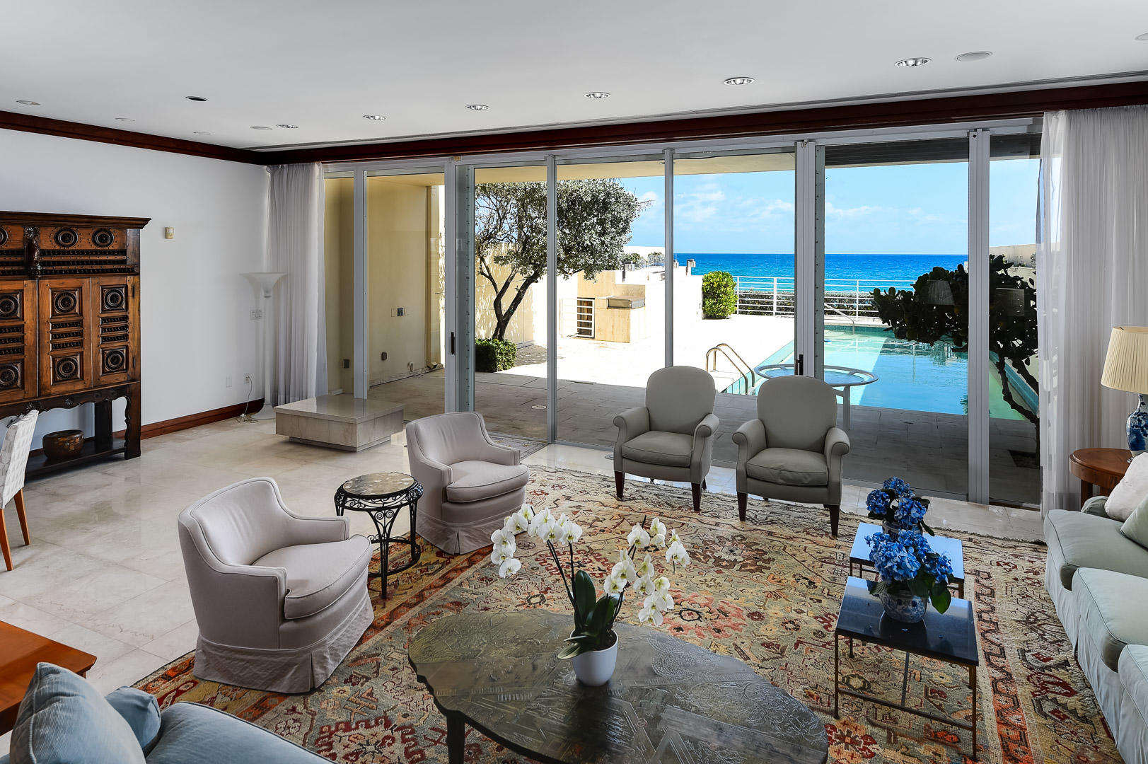 RESIDENCES AT SLOANS CURVE - Residential