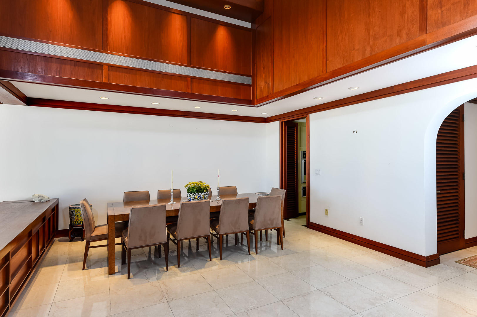 RESIDENCES AT SLOANS CURVE - Residential