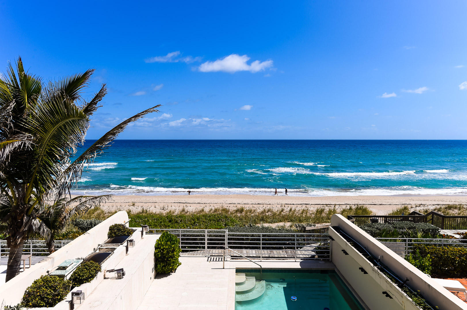 RESIDENCES AT SLOANS CURVE - Residential