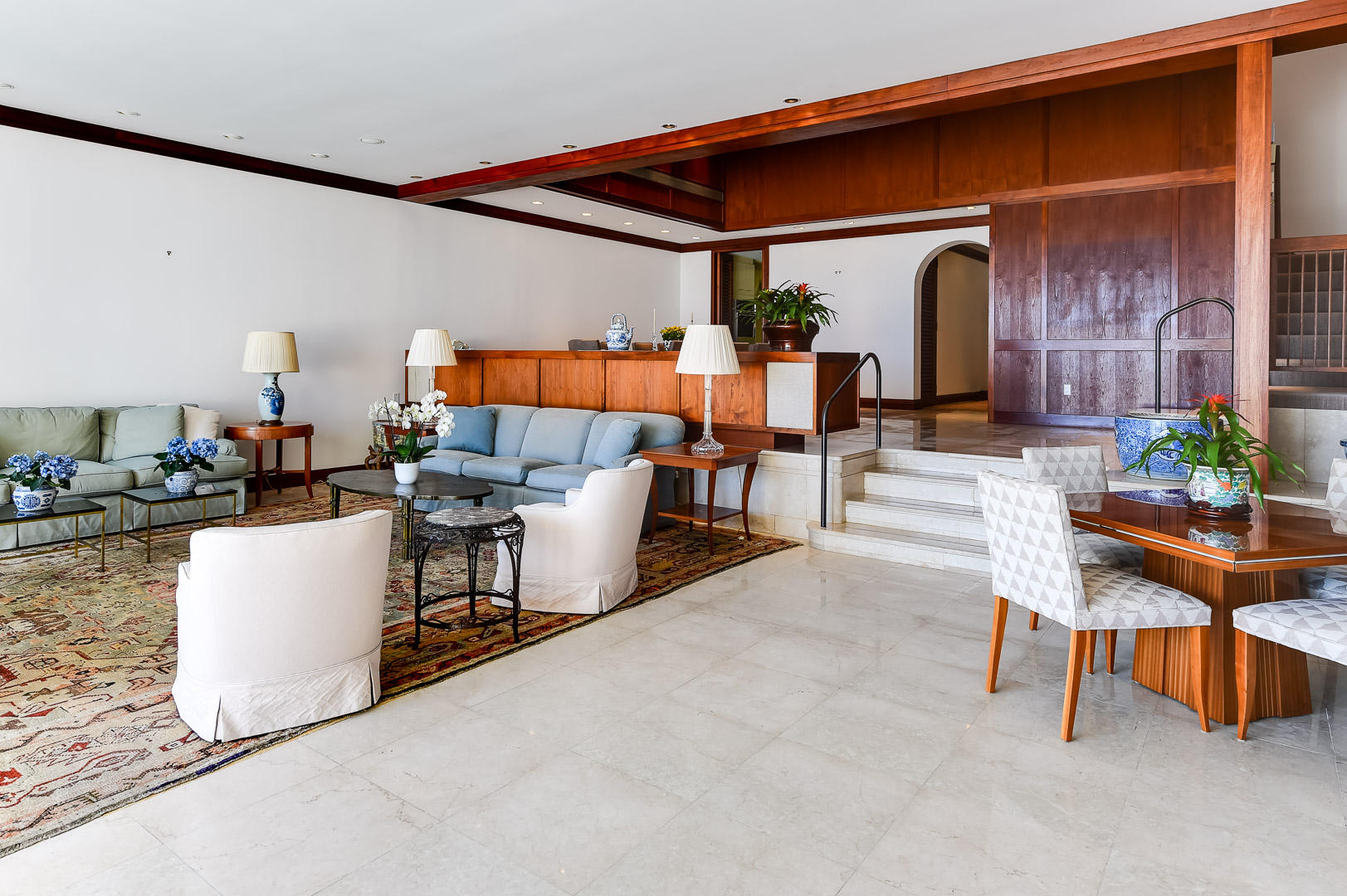 RESIDENCES AT SLOANS CURVE - Residential