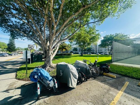 Tiny photo for 200 Ventnor L #200, Deerfield Beach, FL 33442 (MLS # B26008186)