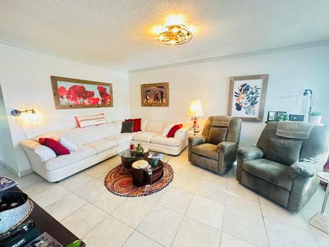 Tiny photo for 200 Ventnor L #200, Deerfield Beach, FL 33442 (MLS # B26008186)