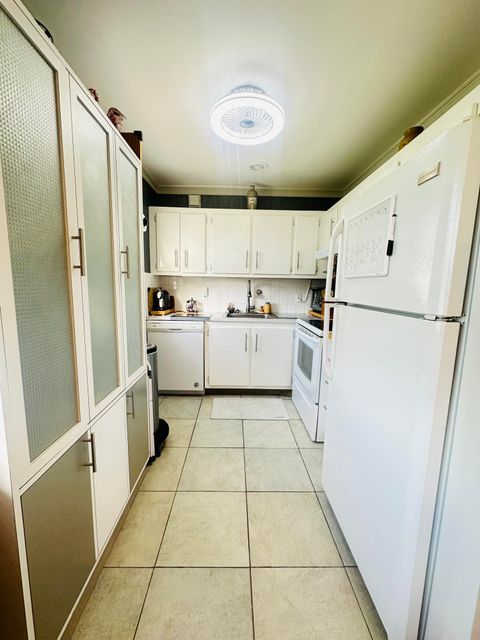 Tiny photo for 200 Ventnor L #200, Deerfield Beach, FL 33442 (MLS # B26008186)