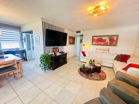 Tiny photo for 200 Ventnor L #200, Deerfield Beach, FL 33442 (MLS # B26008186)
