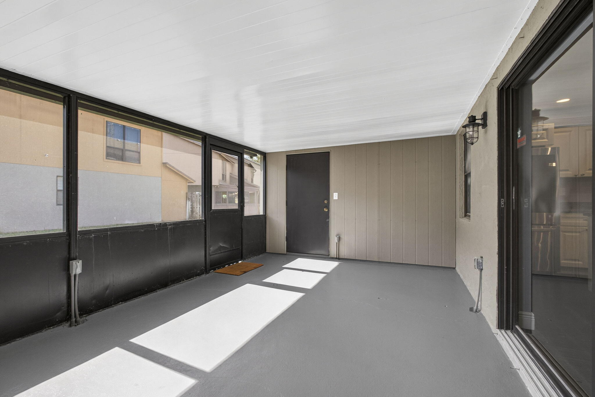 SANDTREE - Residential