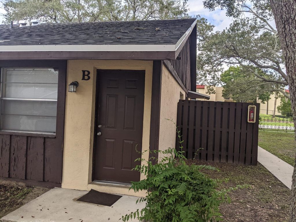 Photo of 2003 Oleander Boulevard #B, Fort Pierce, FL 34950 (MLS # F10423832)