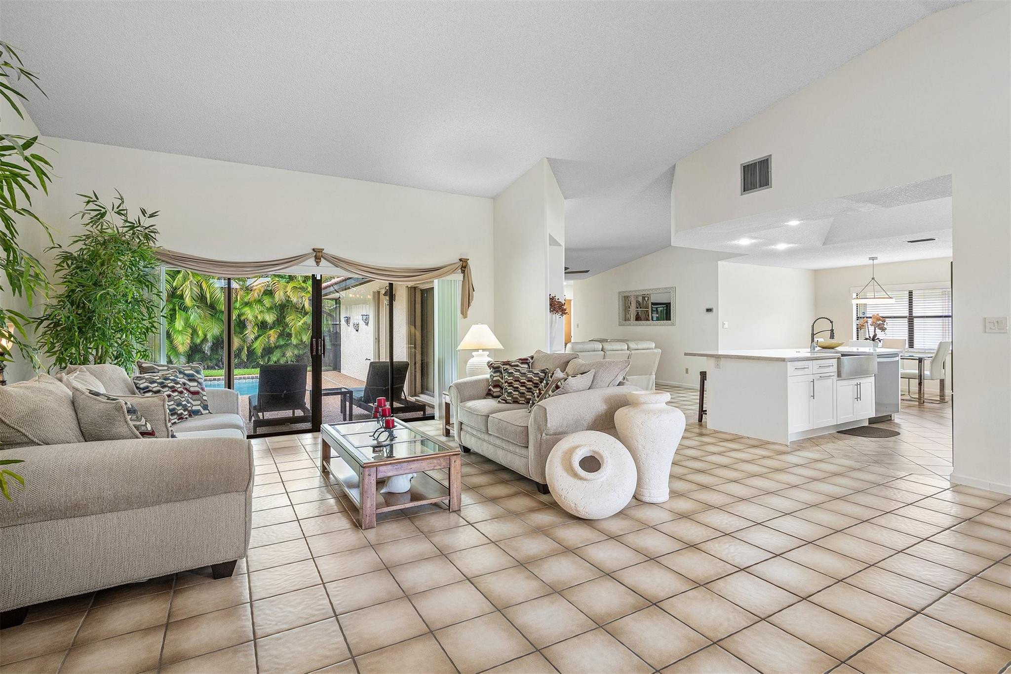 West Glen 128-3 B - Residential