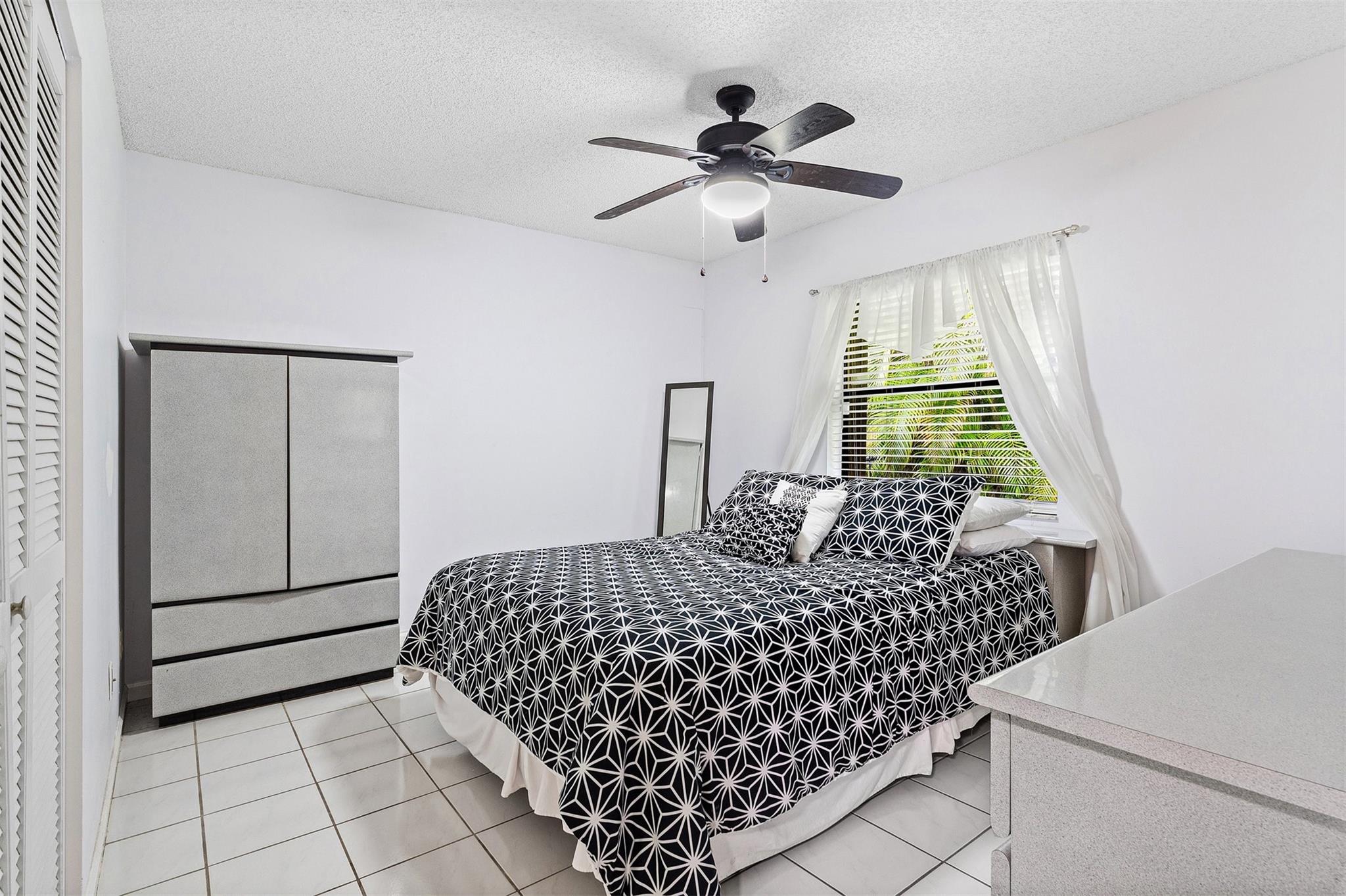 West Glen 128-3 B - Residential