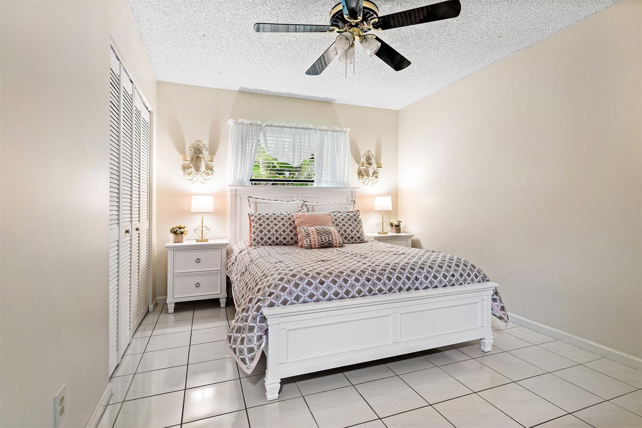 West Glen 128-3 B - Residential