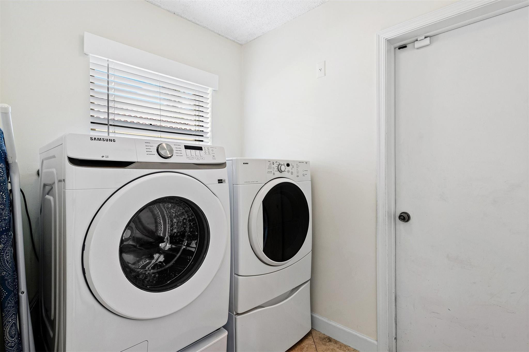 West Glen 128-3 B - Residential