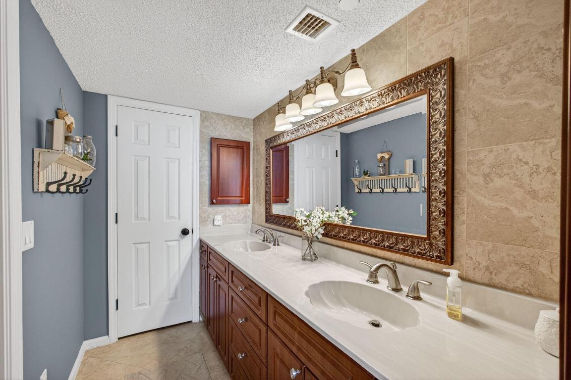 BRYN MAWR OCEAN TOWERS, A CONDOMINIUM - Residential Lease