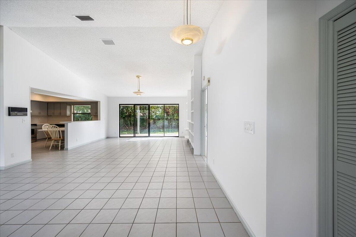 2216 Amesbury Court