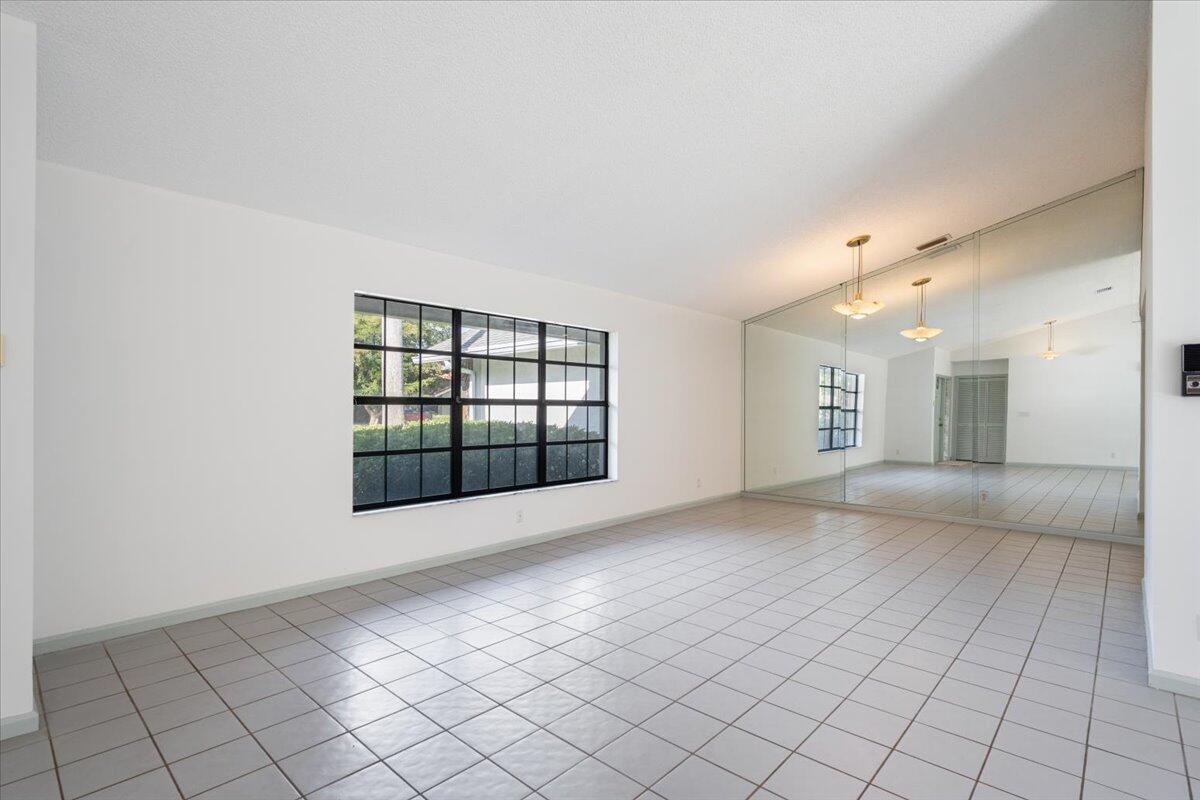 2216 Amesbury Court