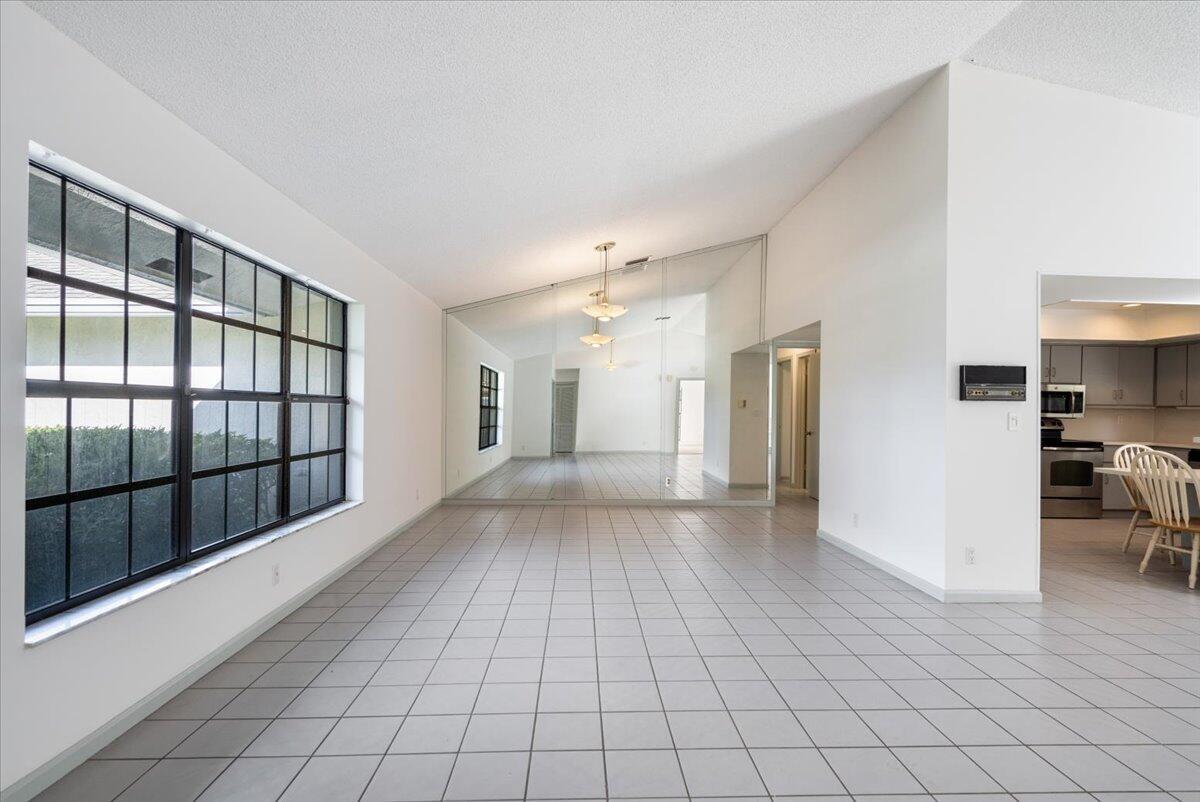 2216 Amesbury Court