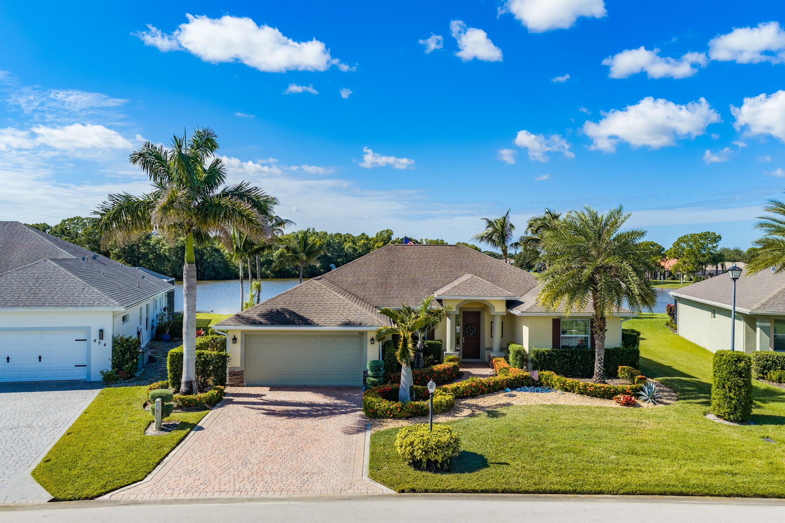 460 SW VISTA LAKE Drive
