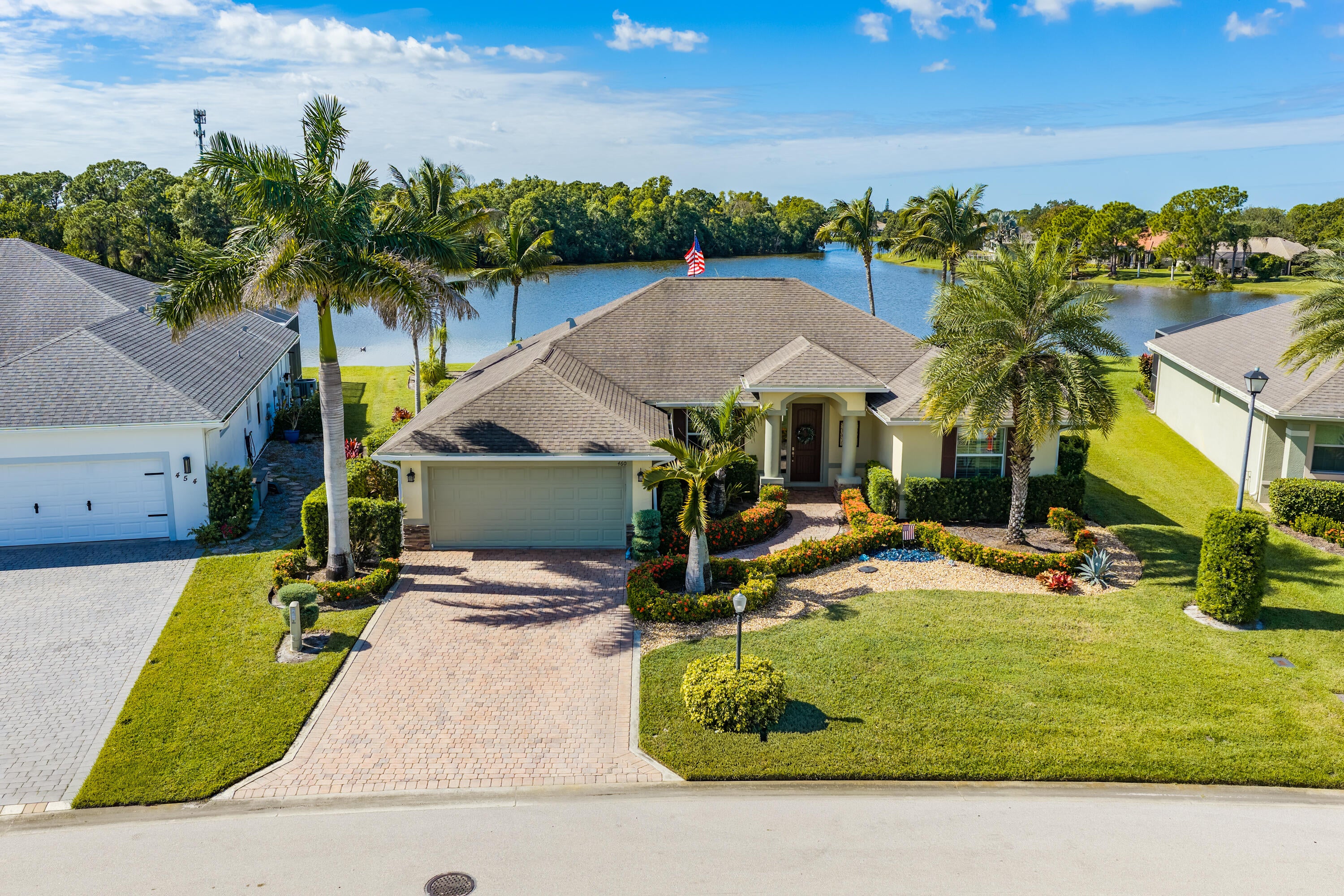 460 SW VISTA LAKE Drive