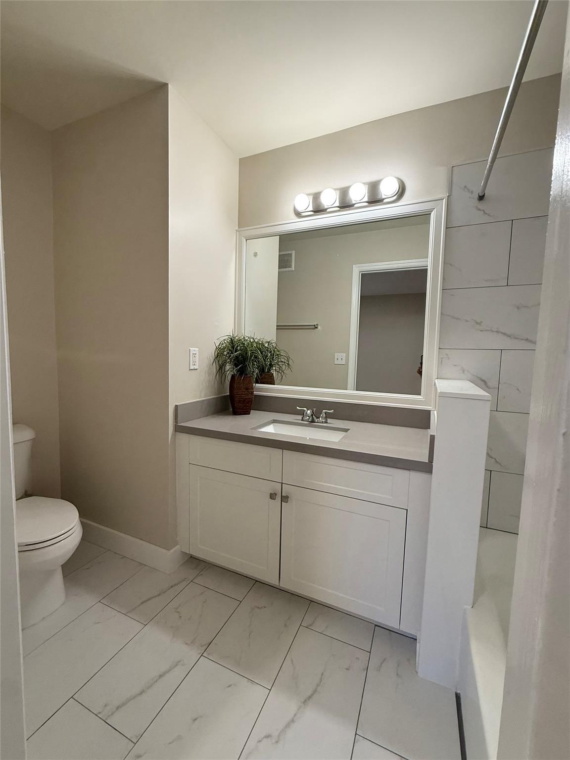 PELICAN POINTE - Residential Lease