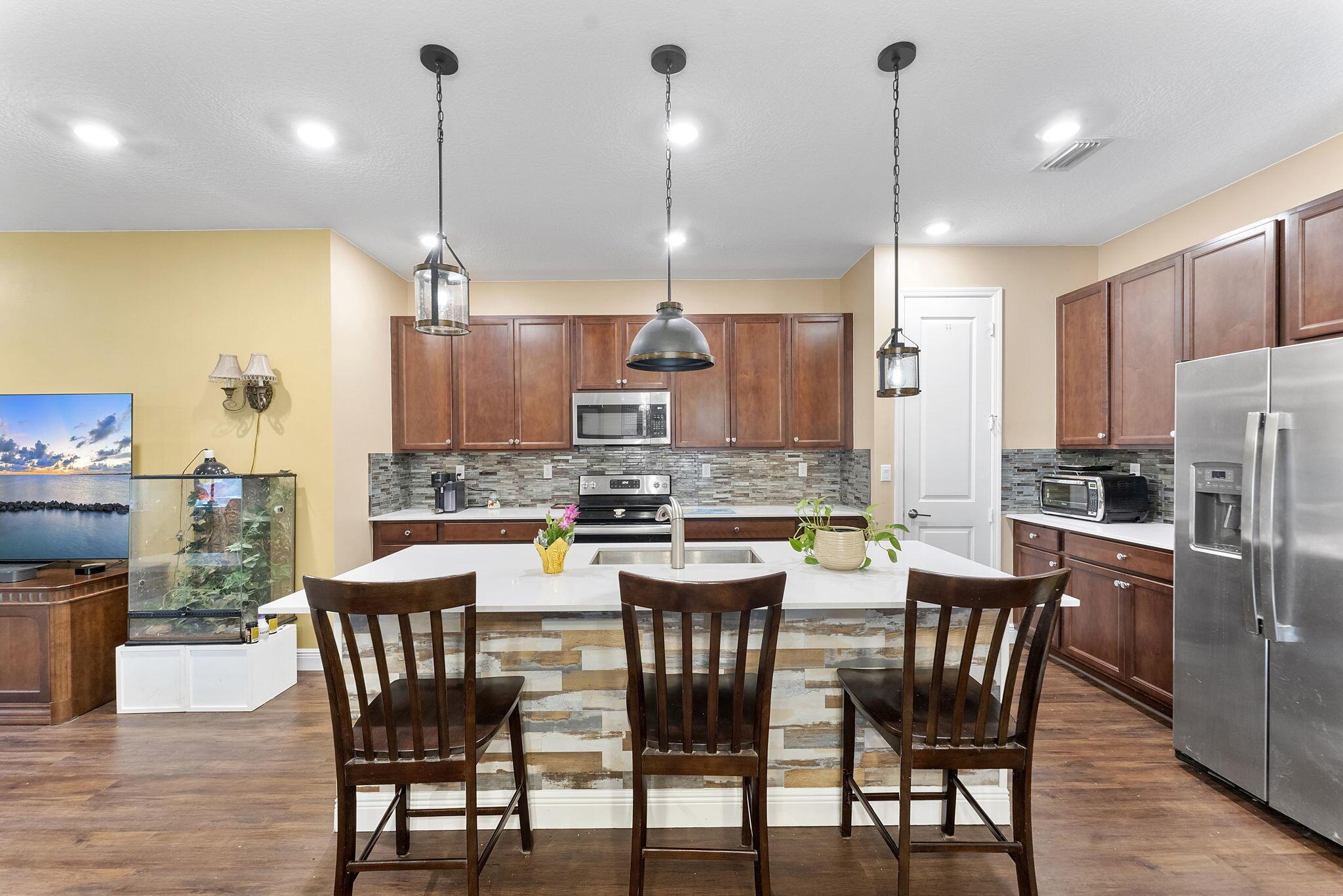 CRYSTAL LAKE 1ST SEC Vele - Residential