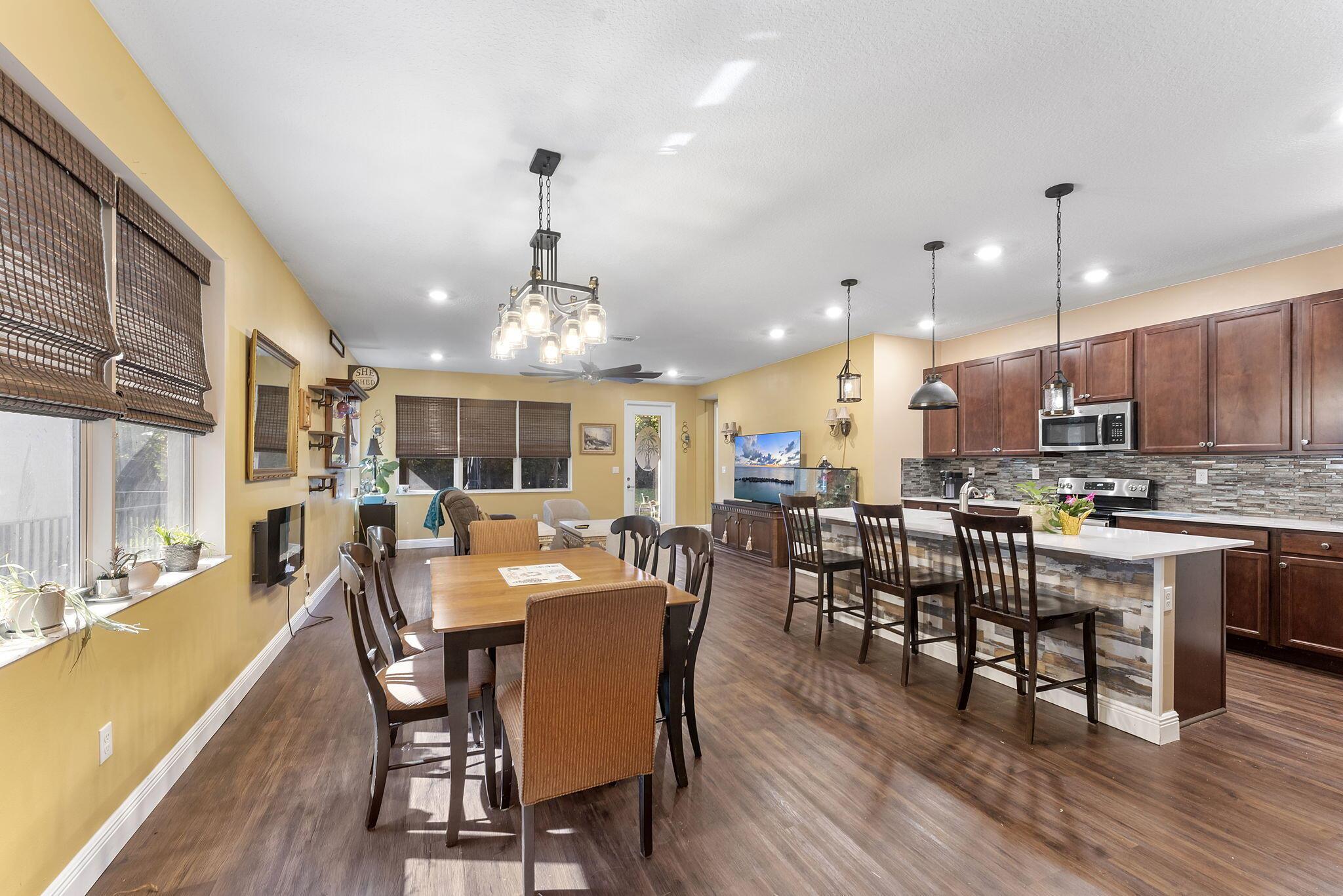 CRYSTAL LAKE 1ST SEC Vele - Residential