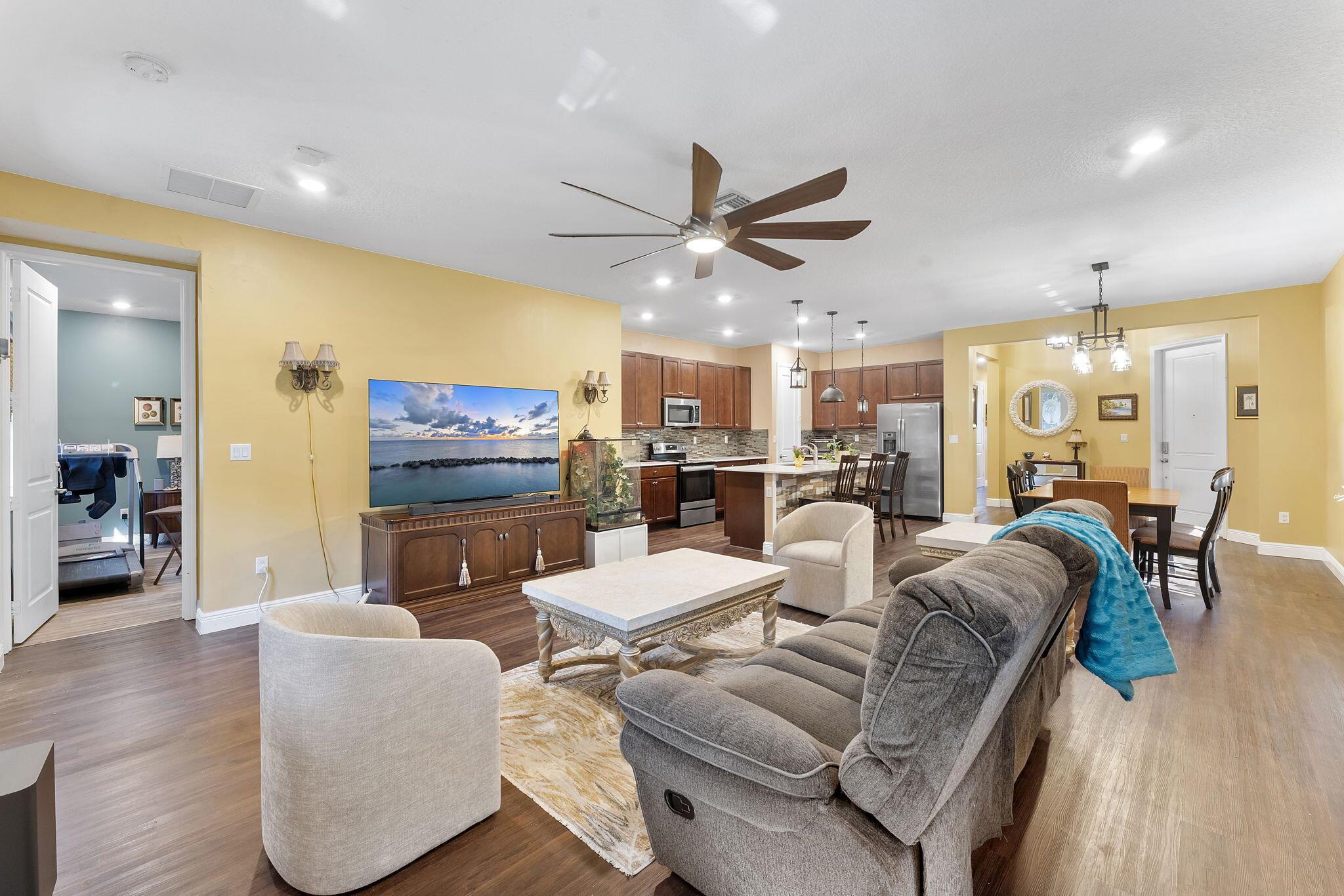 CRYSTAL LAKE 1ST SEC Vele - Residential