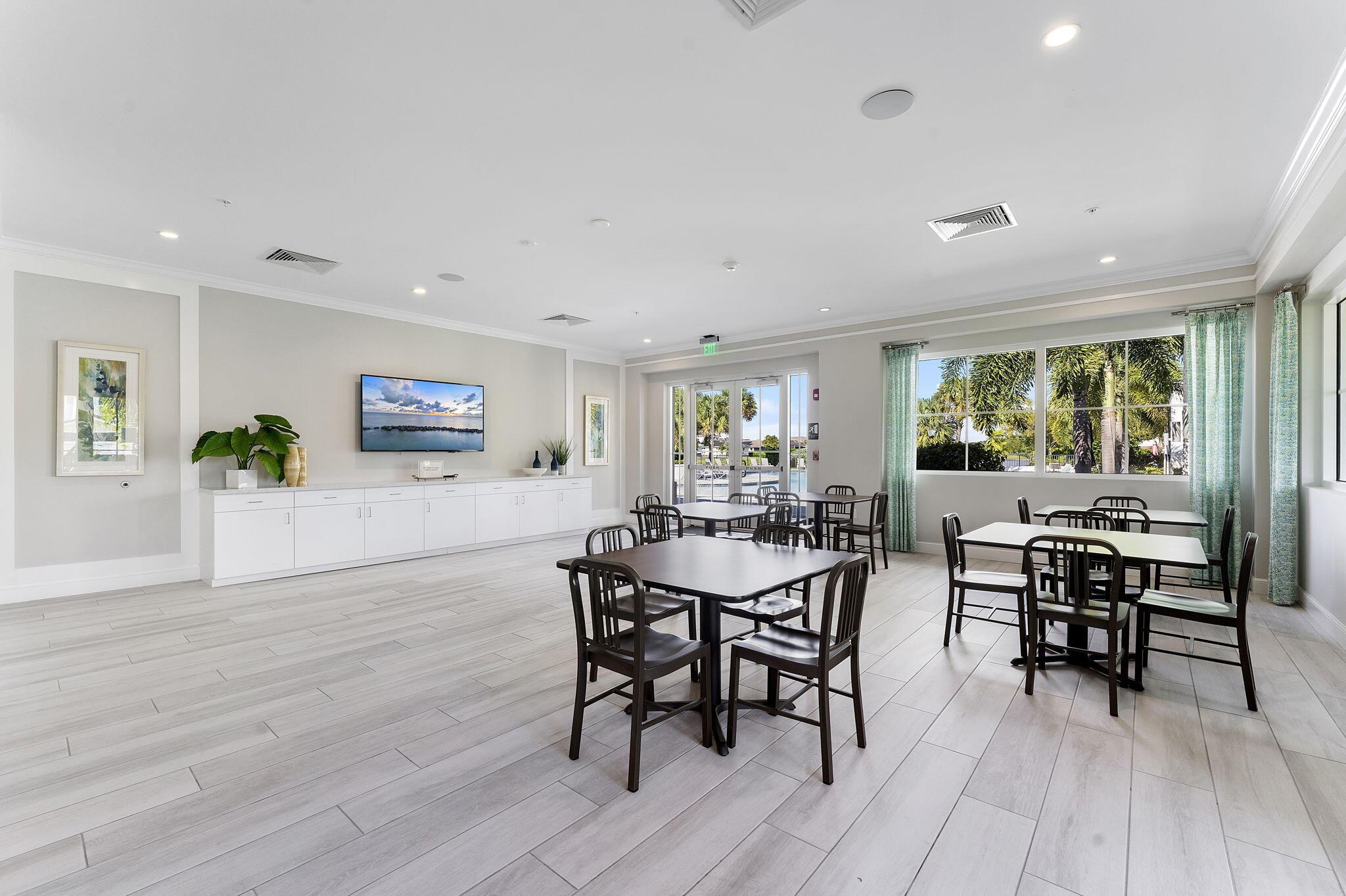 CRYSTAL LAKE 1ST SEC Vele - Residential