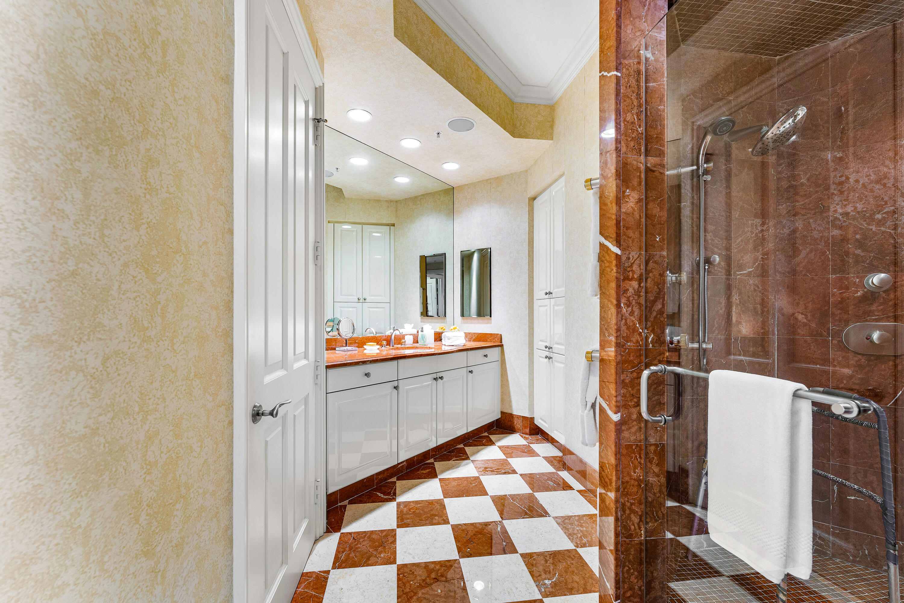 ONE WATERMARK PLACE OF THE PALM BEACHES - Residential